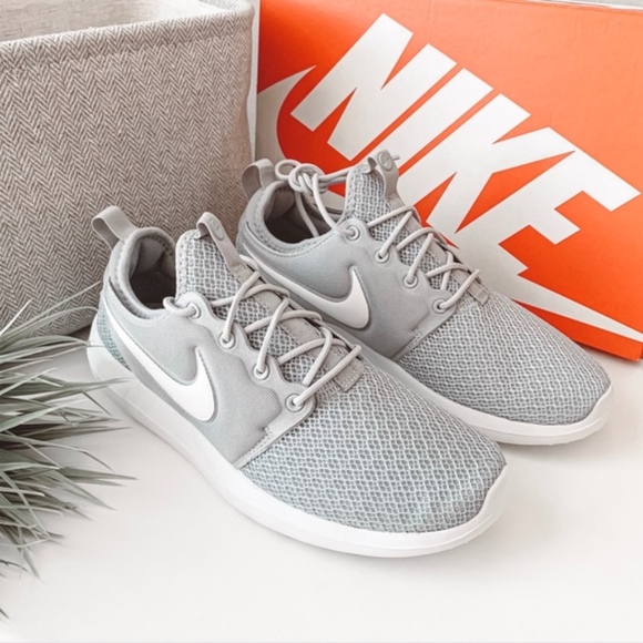 nike roshe two grey